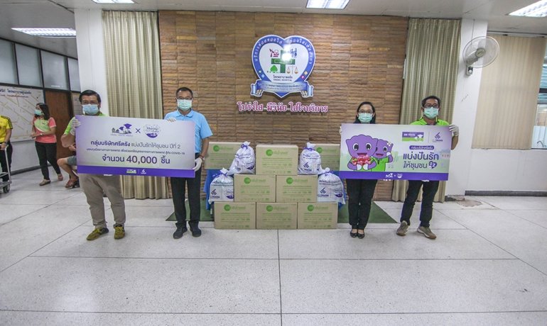 กลุ่มบริษัทศรีตรัง ส่งต่อความห่วงใย มอบถุงมือยางศรีตรังโกลฟส์ให้โรงพยาบาลตรัง